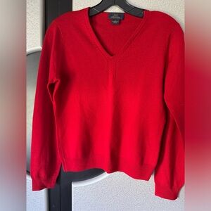 Brooks Brothers 346 Merino wool V
neck Sweater deep red color size small